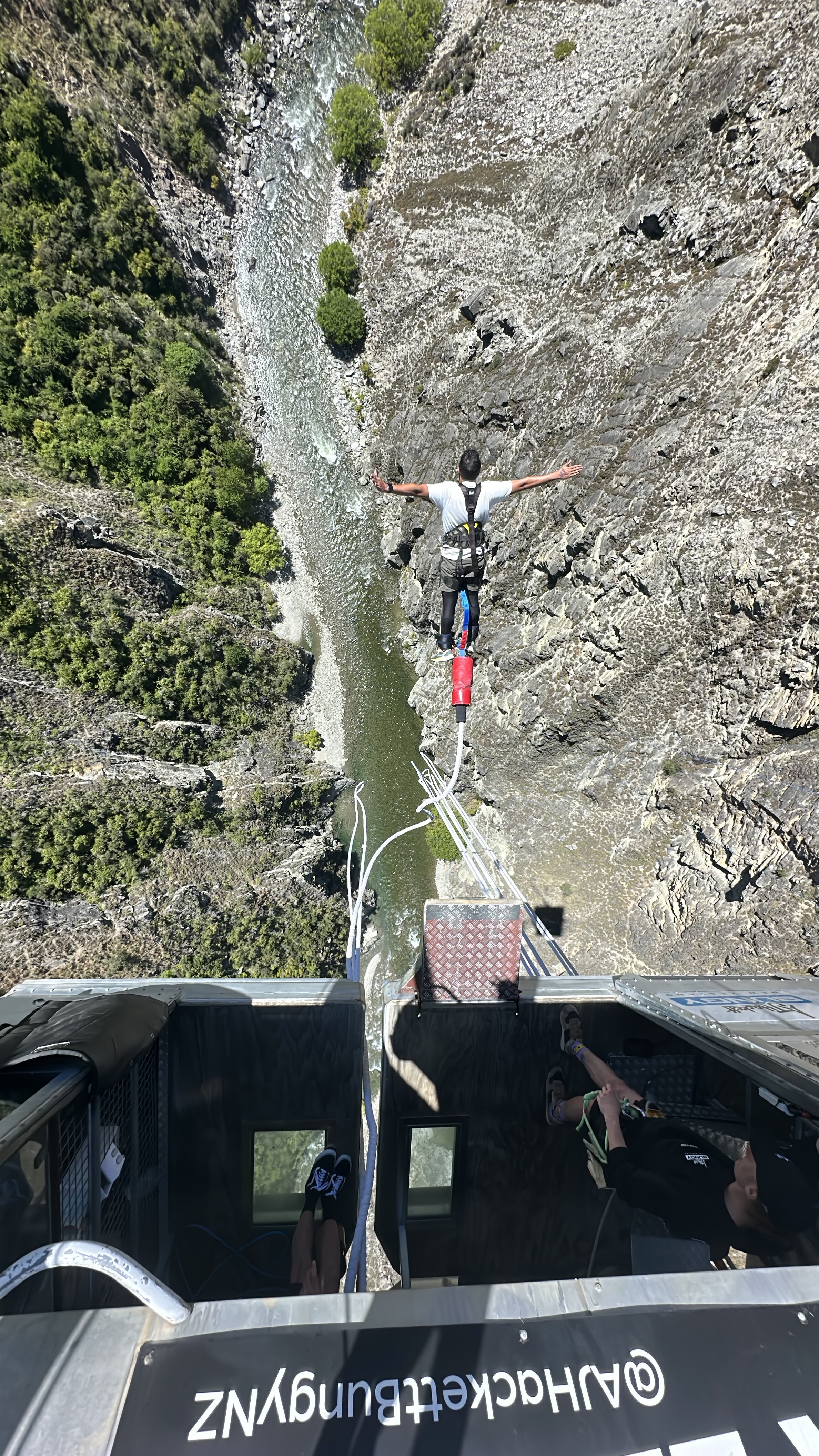 Jump Narrow /bungy_jump/jump_narrow.jpeg